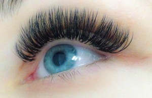 nadogradnja trepavica metodom ruski volumen