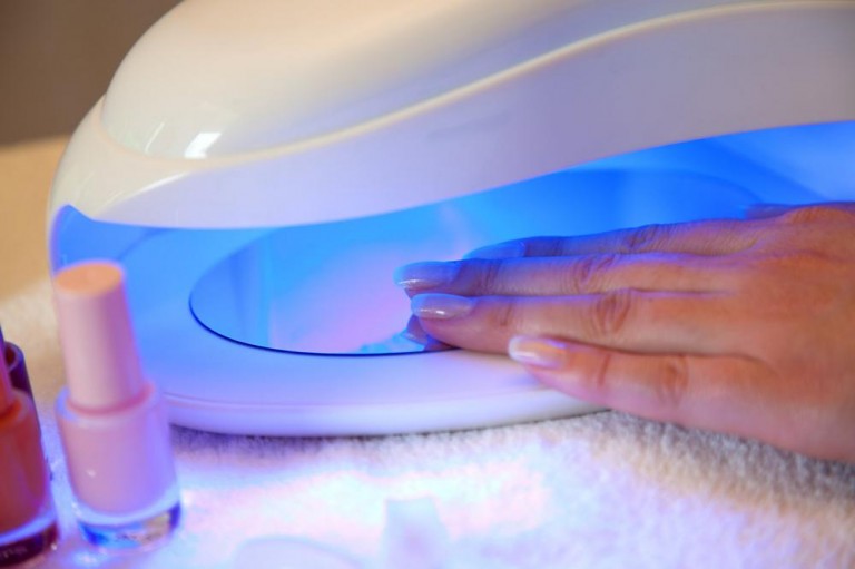 Da li su UV lampe opasne i kako se zaštititi? Nokti Gel nokti Lepotica.rs